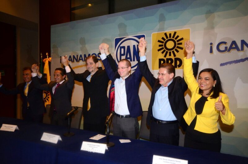 Los dirigentes nacionales del PAN, Ricardo Anaya y del PRD, Agustín Basave, presentaron a los ganadores virtuales a gobernadores de Veracruz, Quintana Roo y Durango.