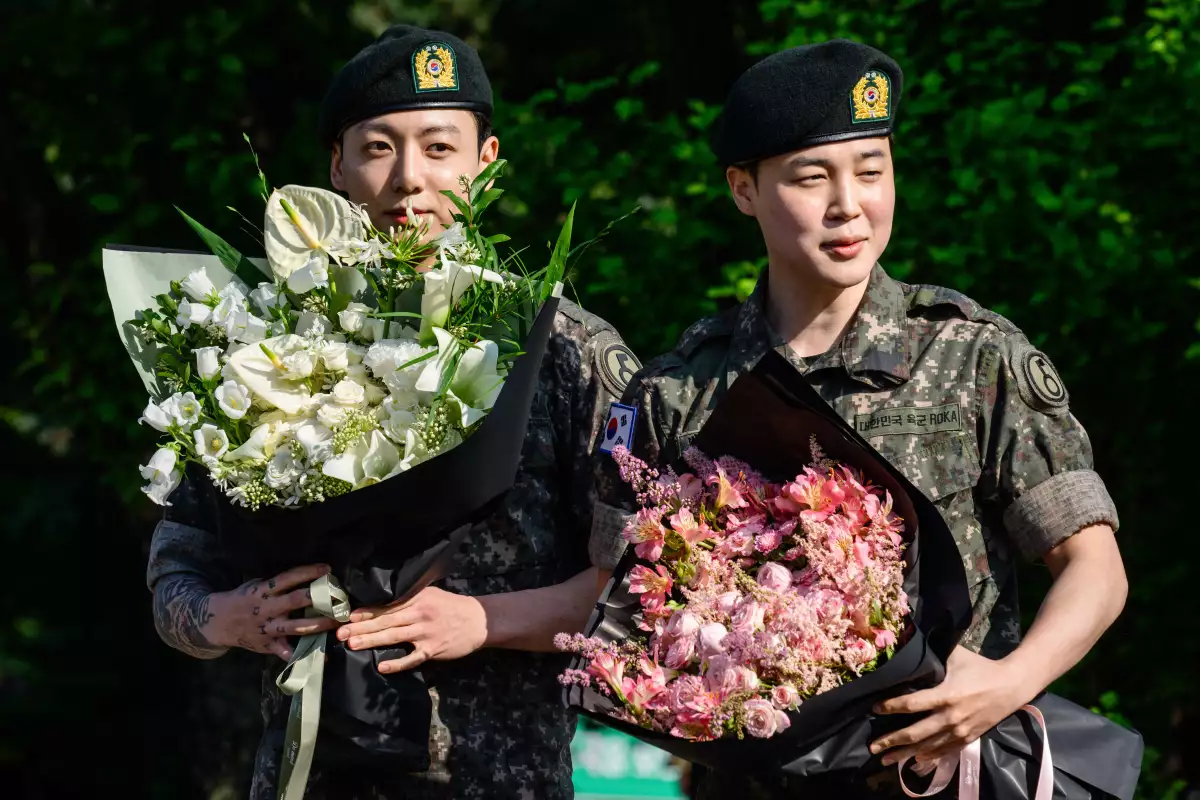 jimin y jungkook de bts terminan su servicio militar