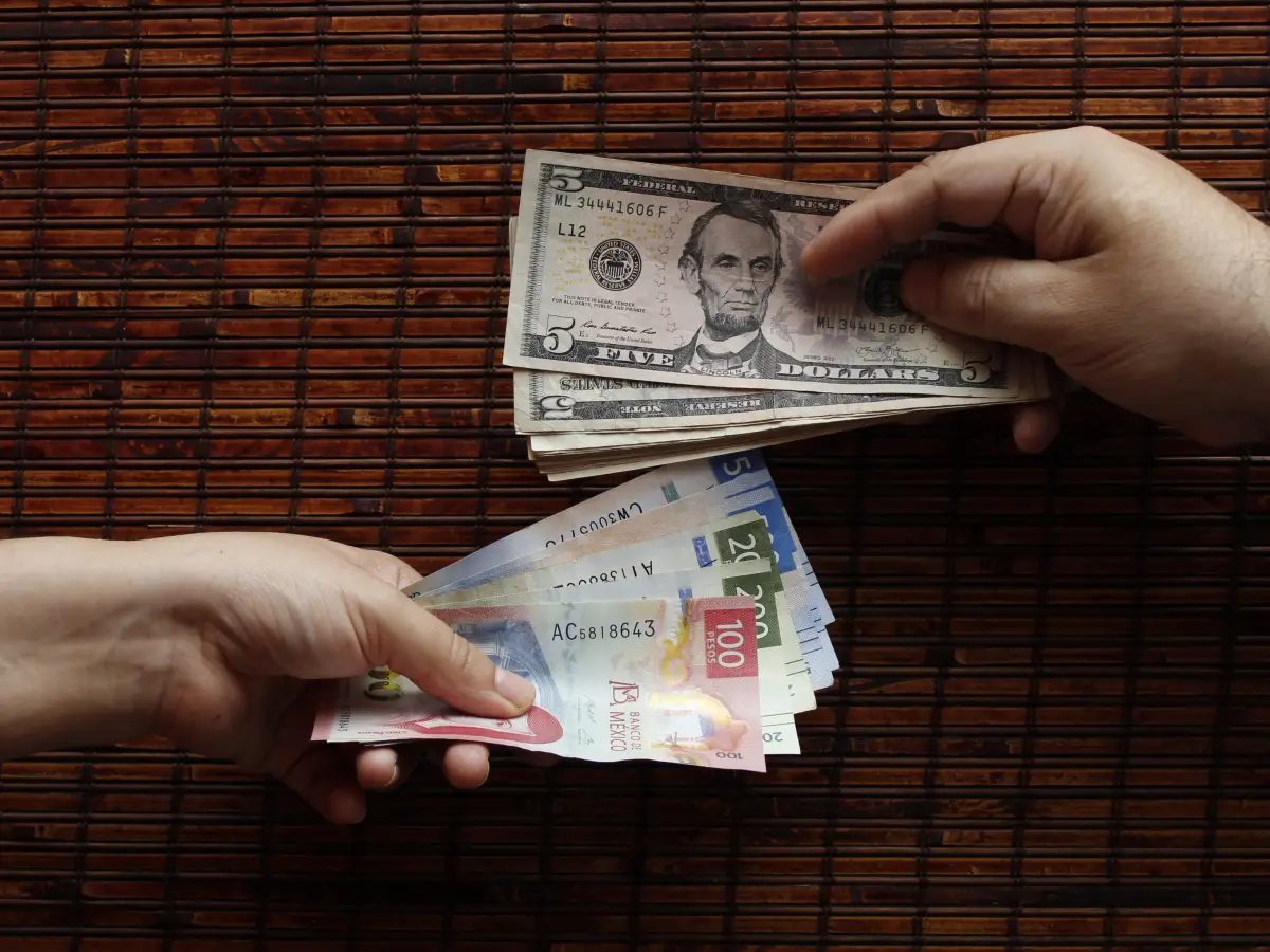 por qué está fuerte el super peso mexicano