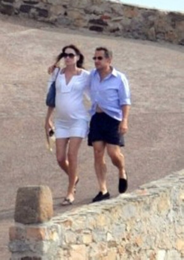 Carla Bruni tiene 43 años y se convertirá en madre por segunda ocasión.