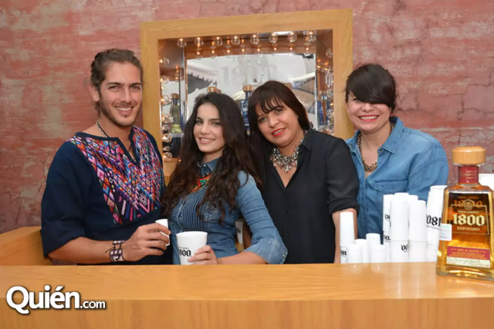Carlos Ibarra, Ayari Anaya y Julia y Renata Franco