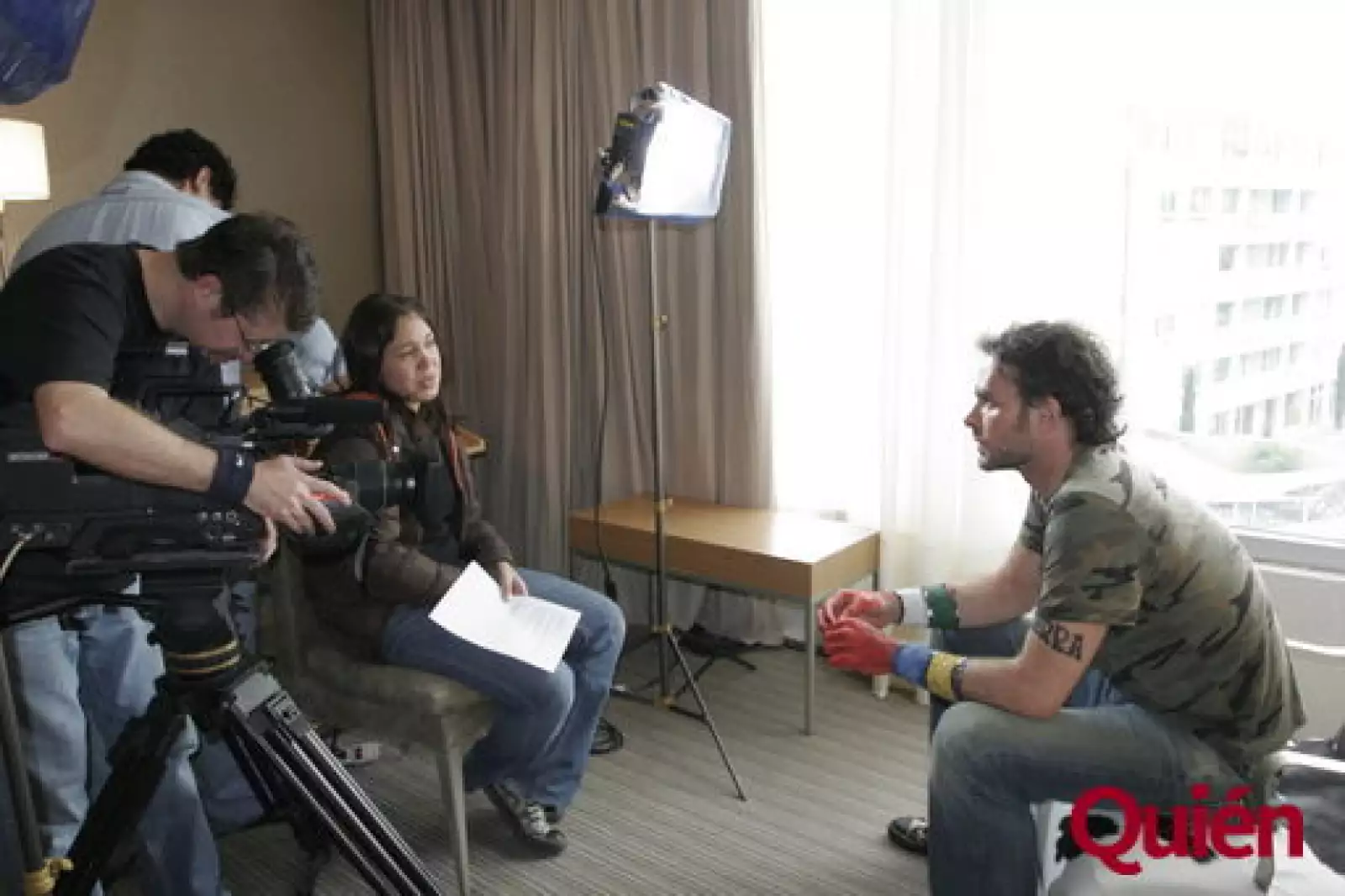 Manolo Cardona Backstage