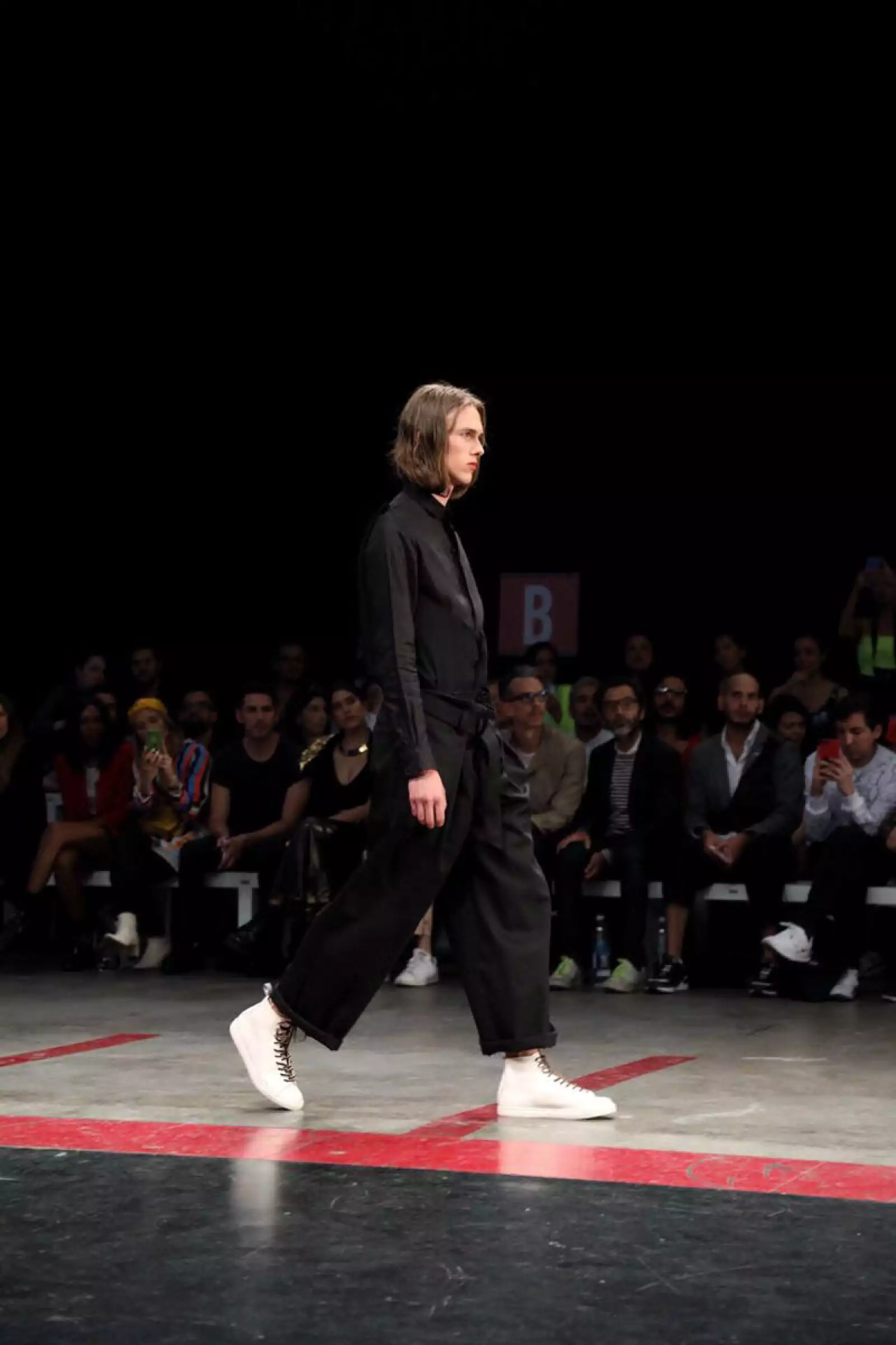 Boyfriends-Shirt-MBFWMx-Runway-White-Sneakers-And-Black-Jumpsuite