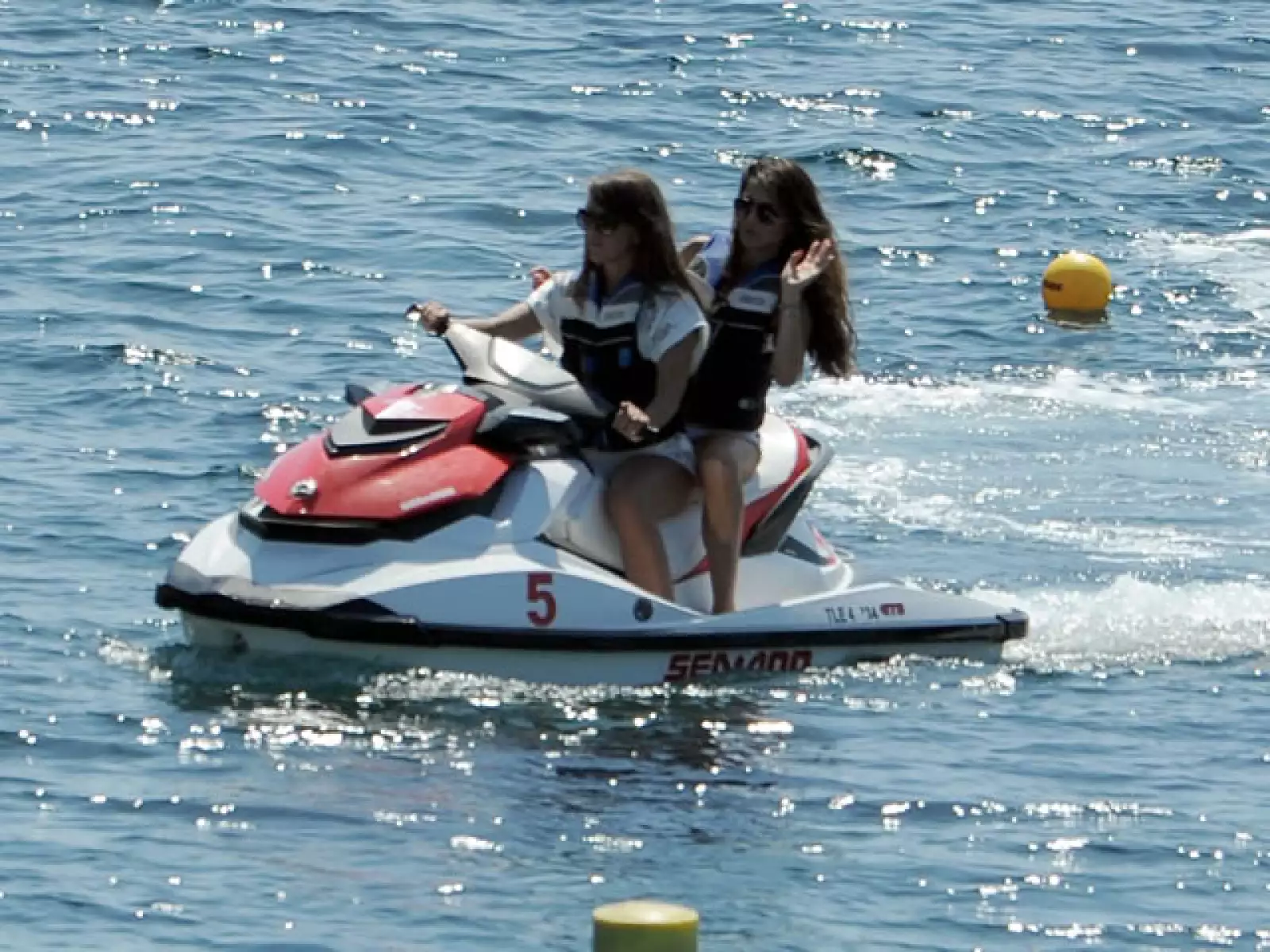 Algunos invitados practicaron un poco de jet ski.