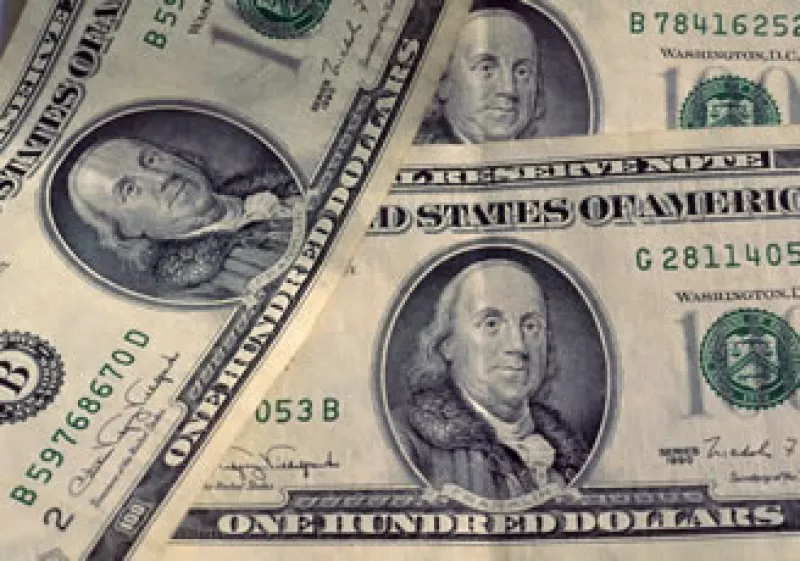 En ventanillas de bancos y casas de cambio, el peso operaba en 11.70 por dólar a la compra y en 12.10 a la venta. (Foto: Photos to go)