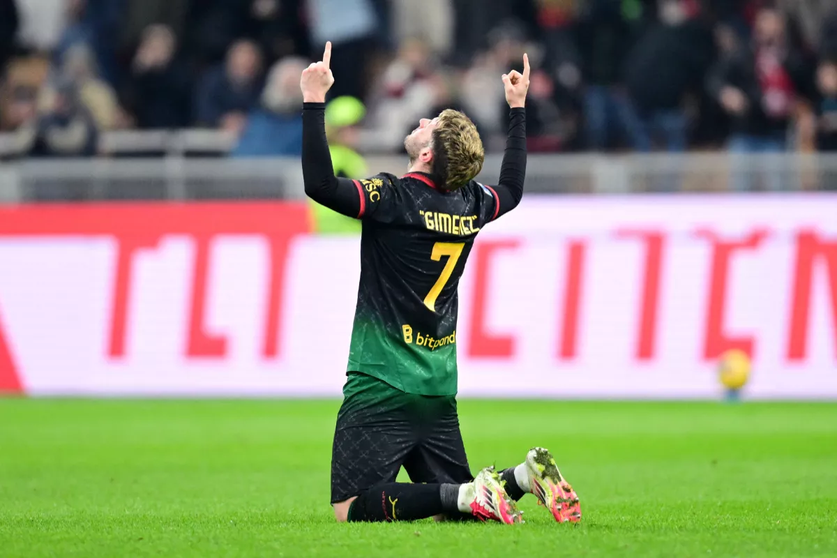 santiago gimenez parche en la nariz