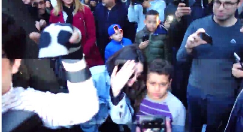 Al último Kendall posó junto con el niño para que su mamá le pudiera tomar una foto.