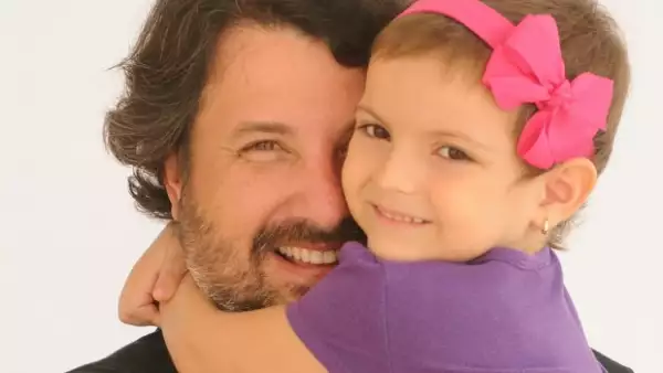 La Fundación Bella y GOC Make Up unieron fuerzas para seguir la campaña del fotógrafo Martín Gavica sobre la concientización de la detección oportuna a través de varias famosas.