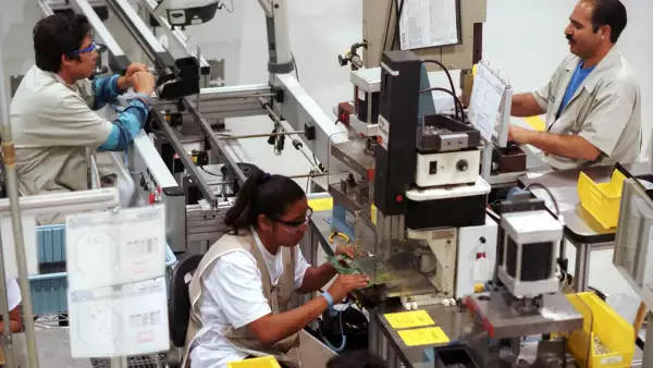 PIB cae 0.4% en tercer trimestre de 2021