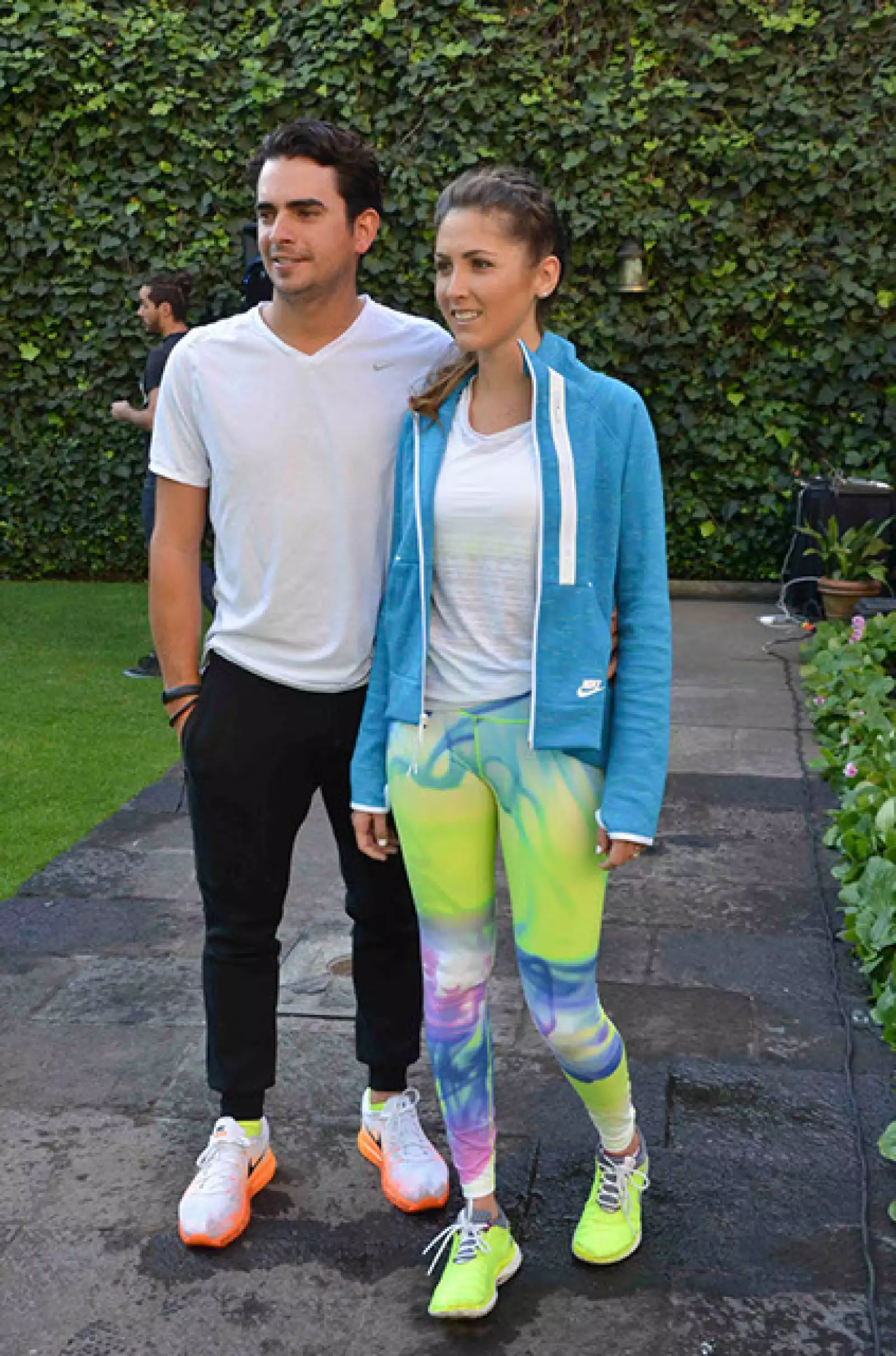 Rafa Rivero y Fernanda Rendón,la instructora de Yoga y relajación.