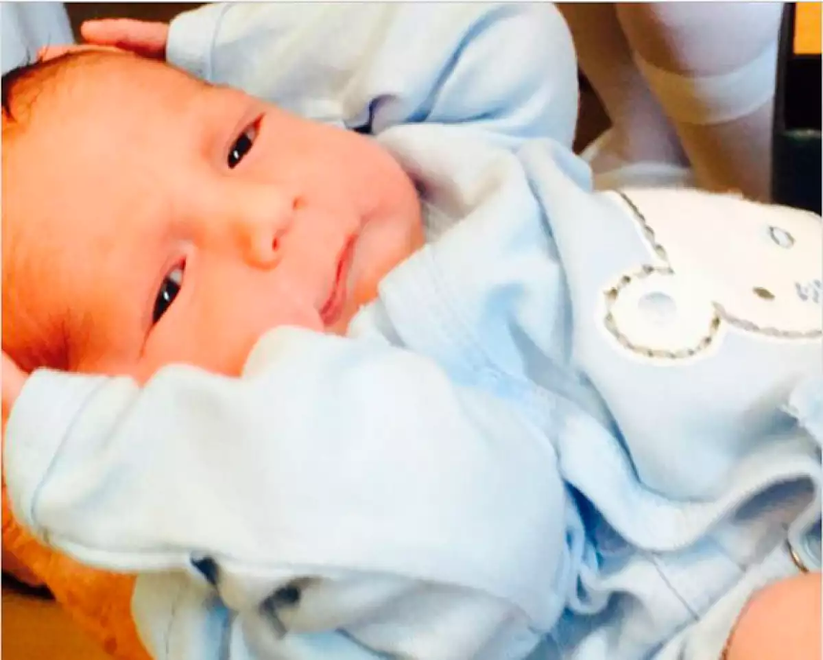 La integrante de OV7 se convirtió en mamá por segunda ocasión la mañana de este miércoles y emocionada presentó a Salvador en sus redes sociales