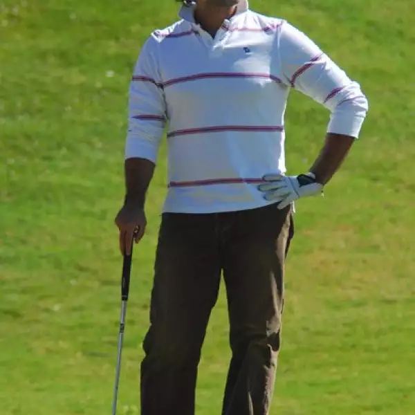 El cantante tapatío mostró estilo, lucío sus poses y dio buenos tiros.