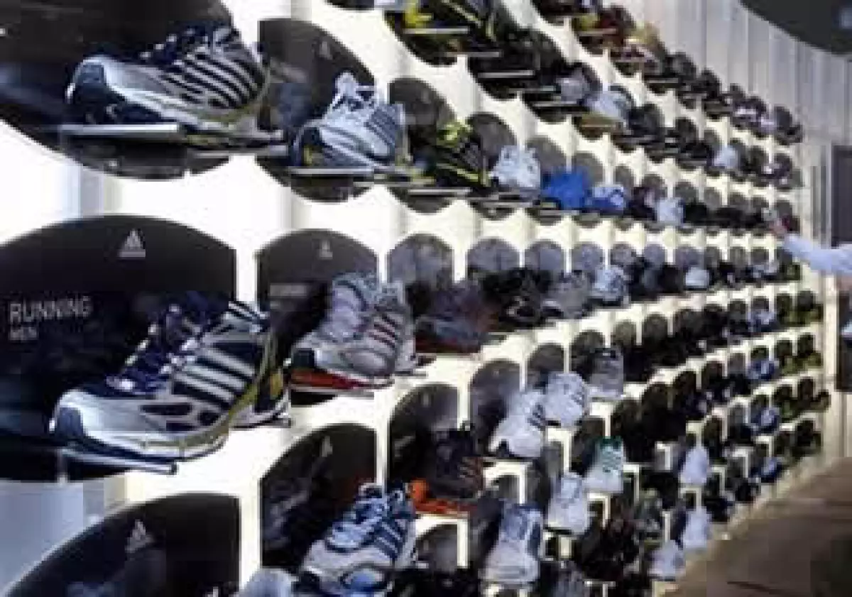 No se ha anunciado si los tenis llevarán la marca Adidas. (Foto: AP)