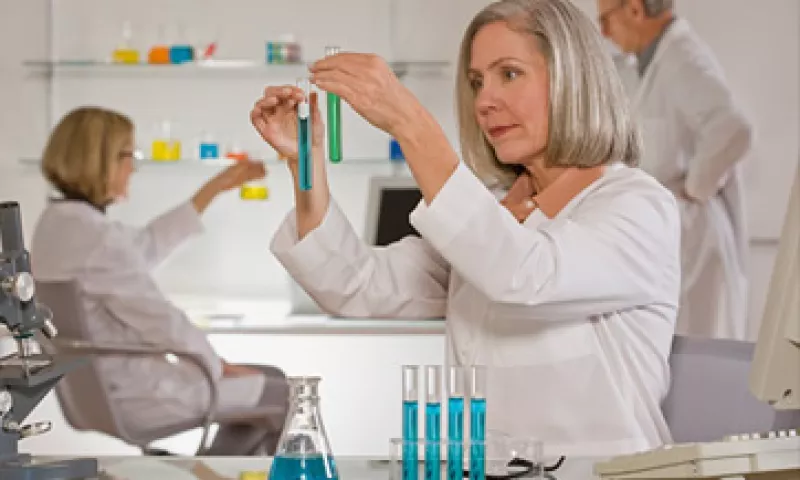 Si no tienes una segunda carrera en mente, una buena sugerencia es empezar con una autoevaluación. (Foto: CNNMoney)