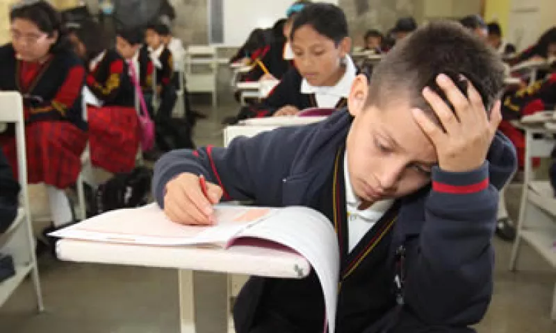 Contrario al bachillerato, para la educación básica se tiene proyectado un crecimiento de sólo 1.5% en 2012, según el análisis del órgano de estudio de la Cámara baja. (Foto: Notimex)