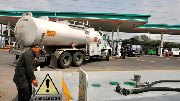 Hacienda recauda más dinero de IEPS tras bajar los estímulos a la gasolina y diésel