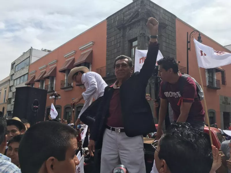 El antecedente del candidato de Morena a gobernador, Abraham Quiroz, es profesor en la Benemérita Universidad Autónoma de Puebla (BUAP). 