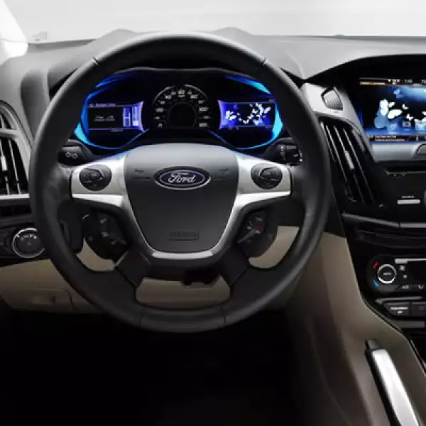 En el interior tiene una versión especial de la tecnología MyFord Touch, hecha para autos eléctricos, que mostrará la carga del vehículo y cuántos kilómetros quedan de energía.