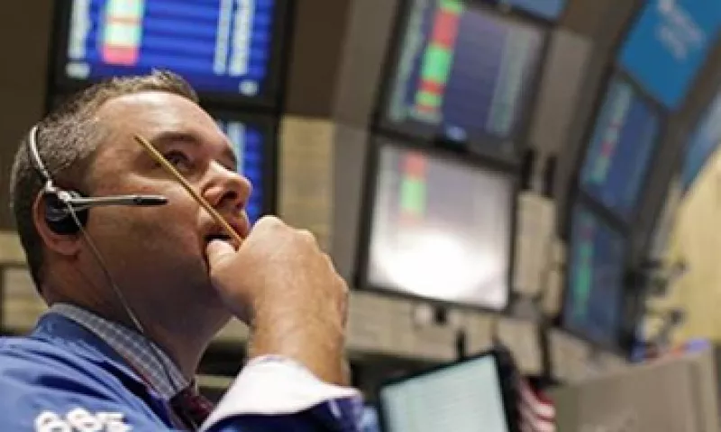 Los inversores de Wall Street canalizan su dinero hacia activos menos riesgos por los temores sobre el déficit en Europa. (Foto: Reuters)