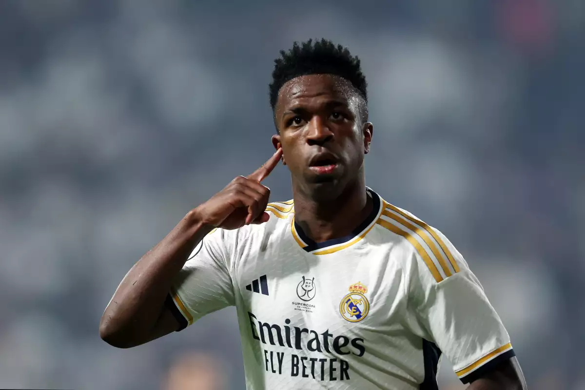 Vinicius rompe en llanto por insultos racistas