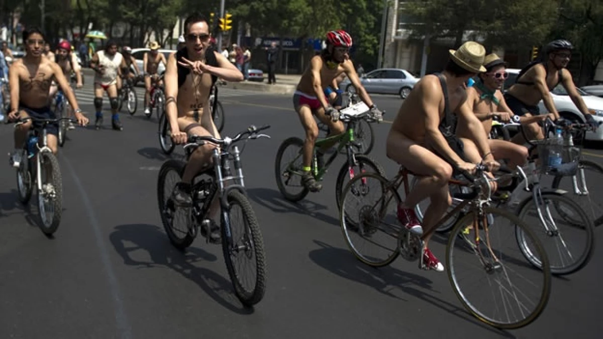 Ciclistas desnudos