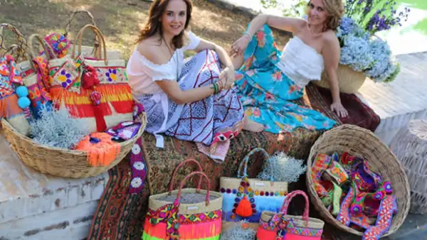 De la mano de los artesanos mexicanos, Martha e Irma Rosique decidieron cumplir un sueño y crear las bolsas de Bendito Sol.