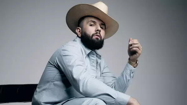 Carín León, cantante y compositor mexicano. 