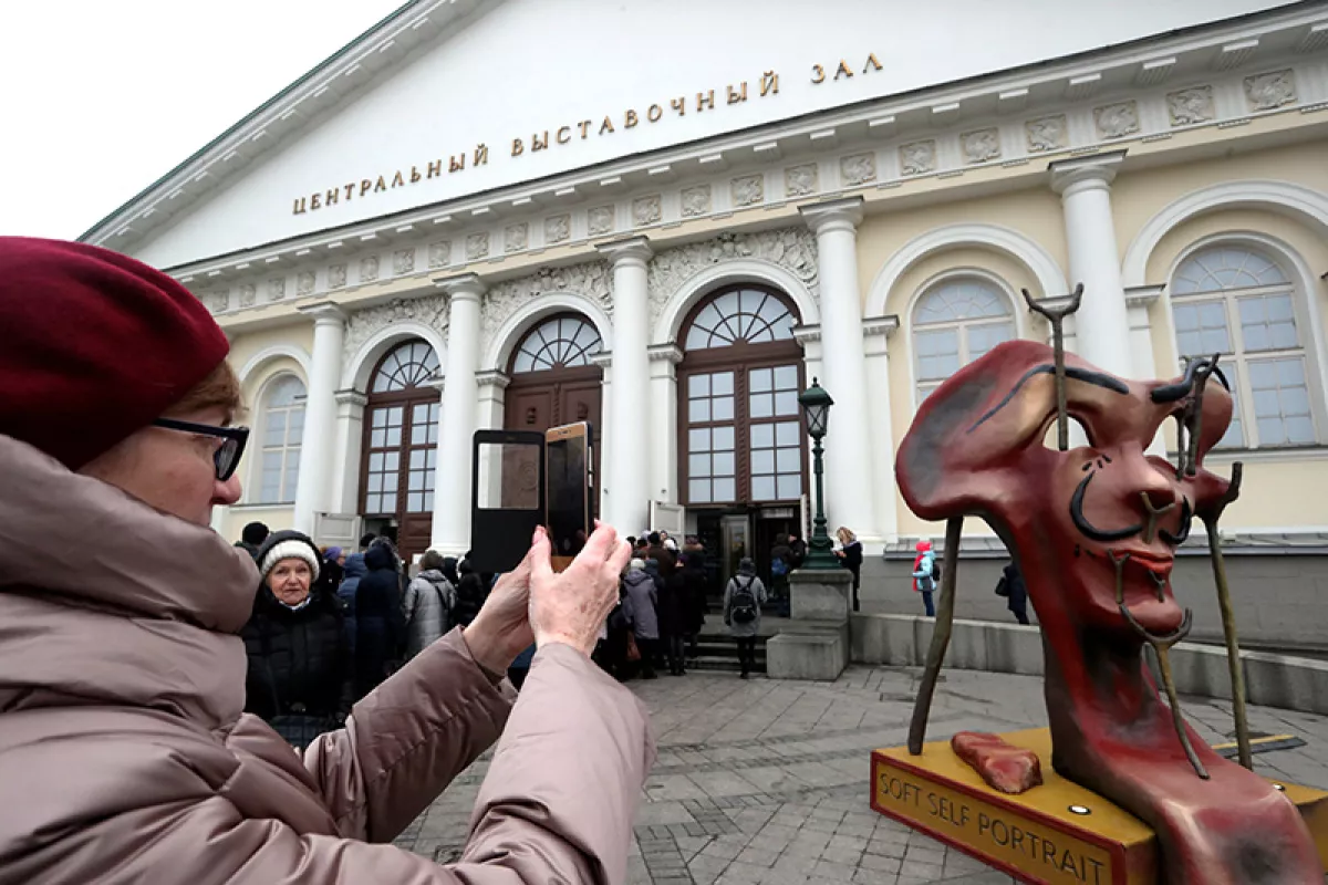 People queue outside Manege Central Exhibition Hall to attend Salvador Dali. Magic Art exhibition