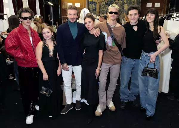 Victoria Beckham Spring/Summer 2023 Runway show