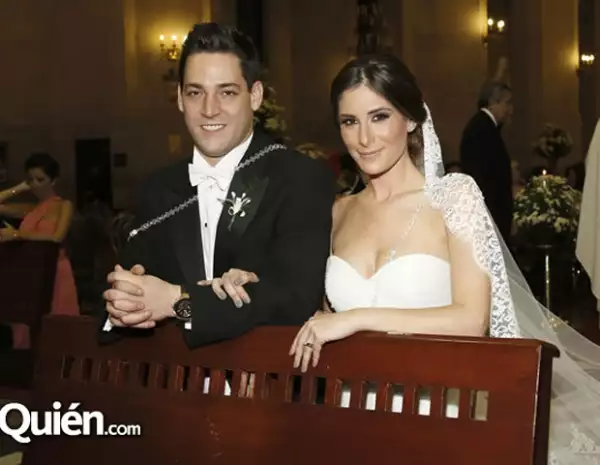 La ceremonia comenzó a las siete de la noche.