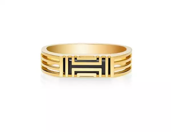 Tory Burch modernizó el diseño de la pulsera Fit Bit.