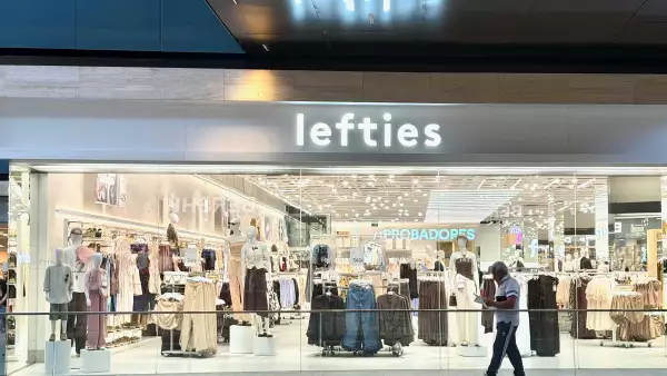  Existe la idea de que colores neutros y telas durables toman los closets ante el enfriamiento de la economía. 