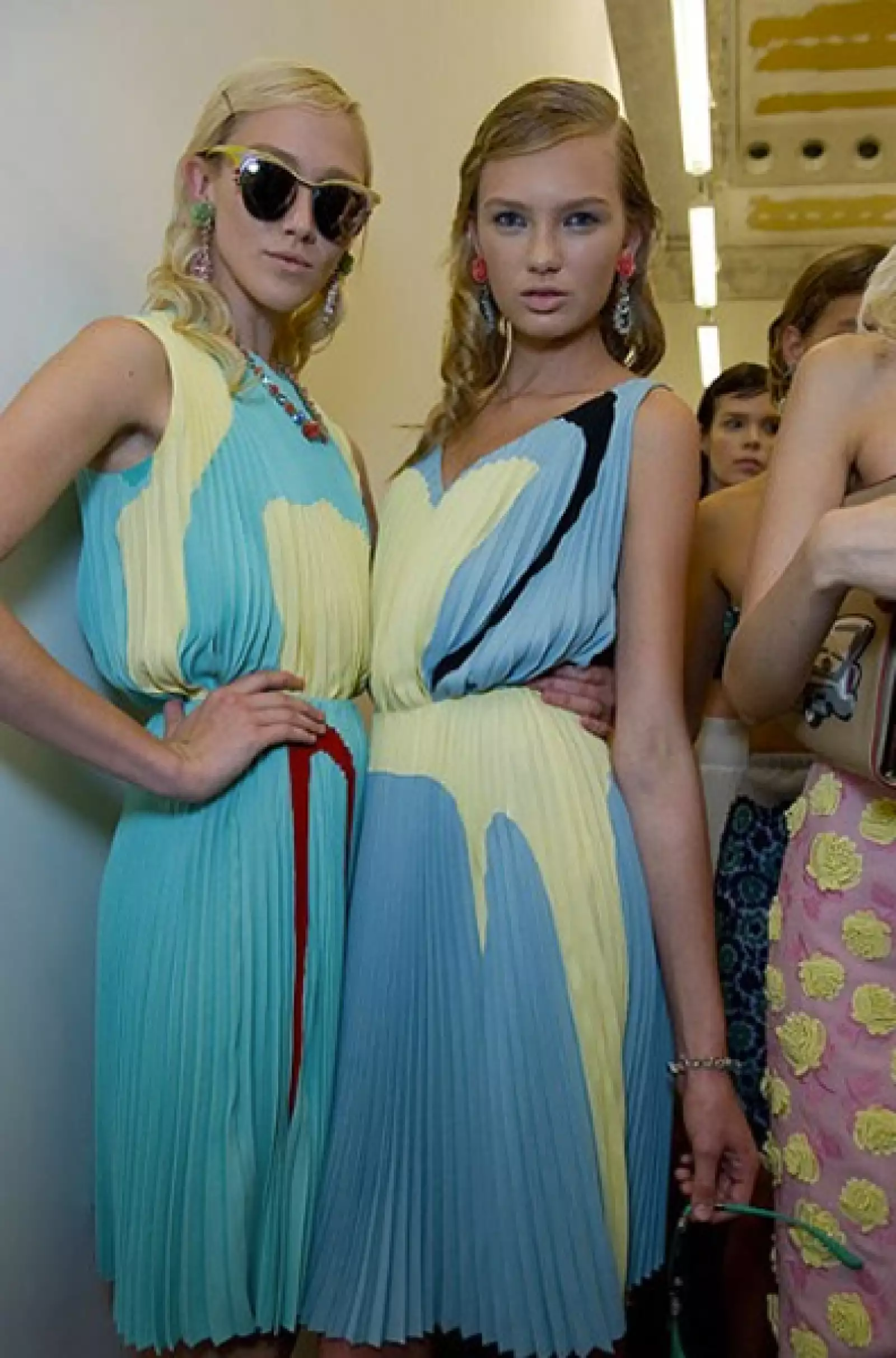 Los lentes estilo 50´s: Esta forma de inspiración felina se impone en marcos para el sol, Prada es uno de los grandes exponentes de este producto.