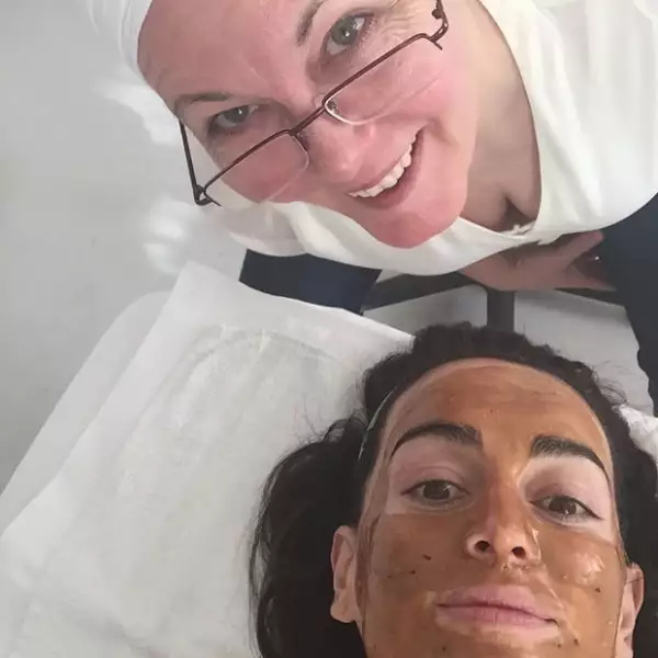 No cabe duda que Ana de la Reguera es fan de mostrar su belleza muy al natural.