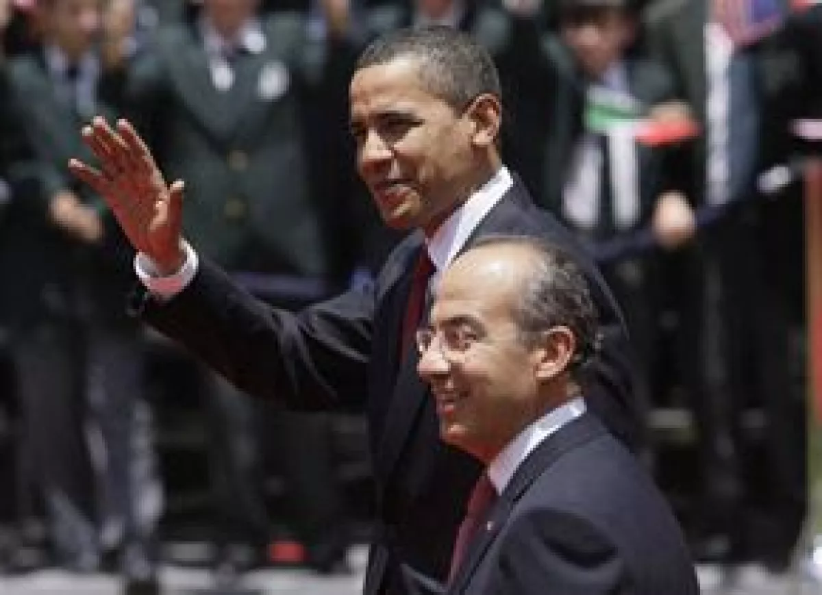 En el Campo Militar Marte, el presidente de México dio la bienvenida a su homólogo Barack Obama.
