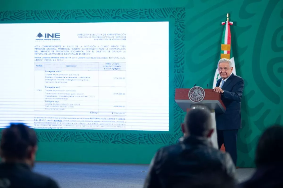 amlo-contratos.jpeg