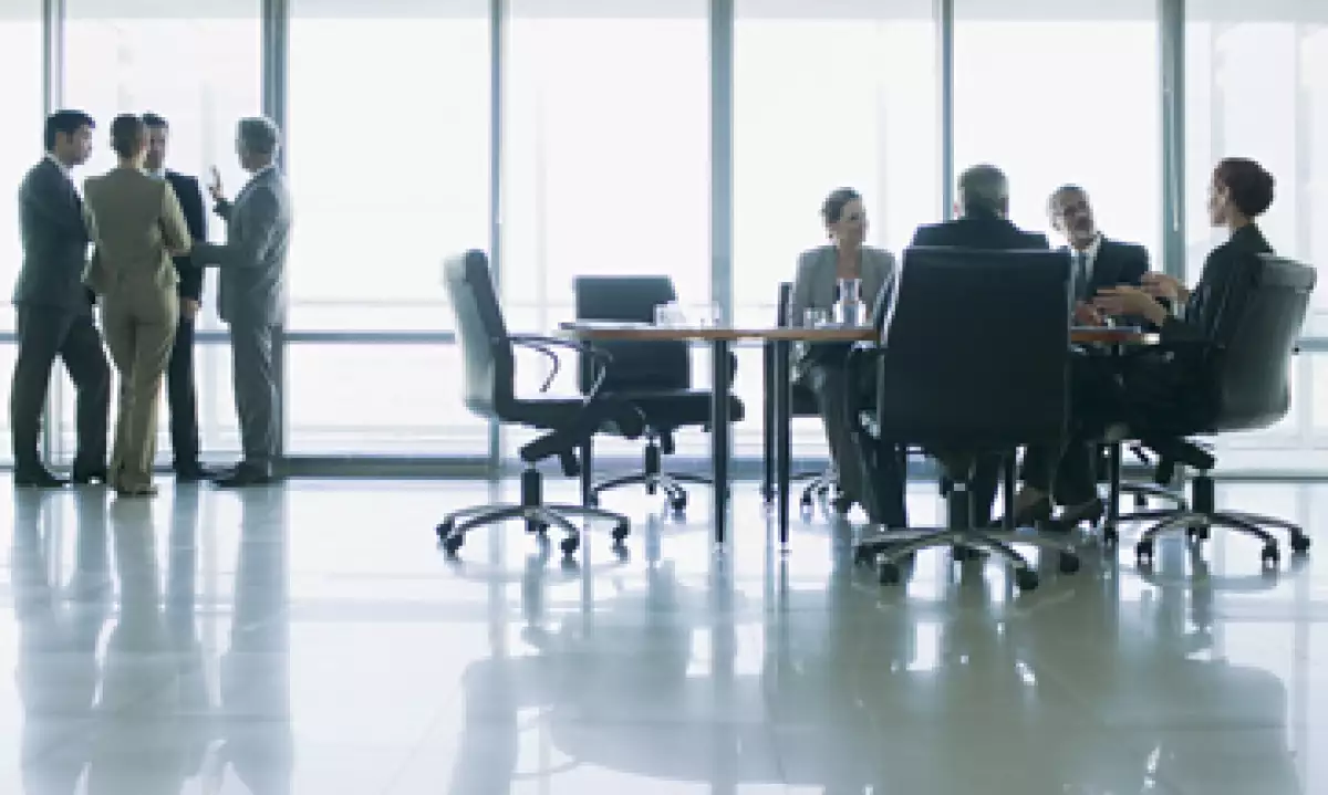Los teóricos del gobierno corporativo apoyan una relación más eficiente y transparente entre accionistas y directores. (Foto: Getty Images)