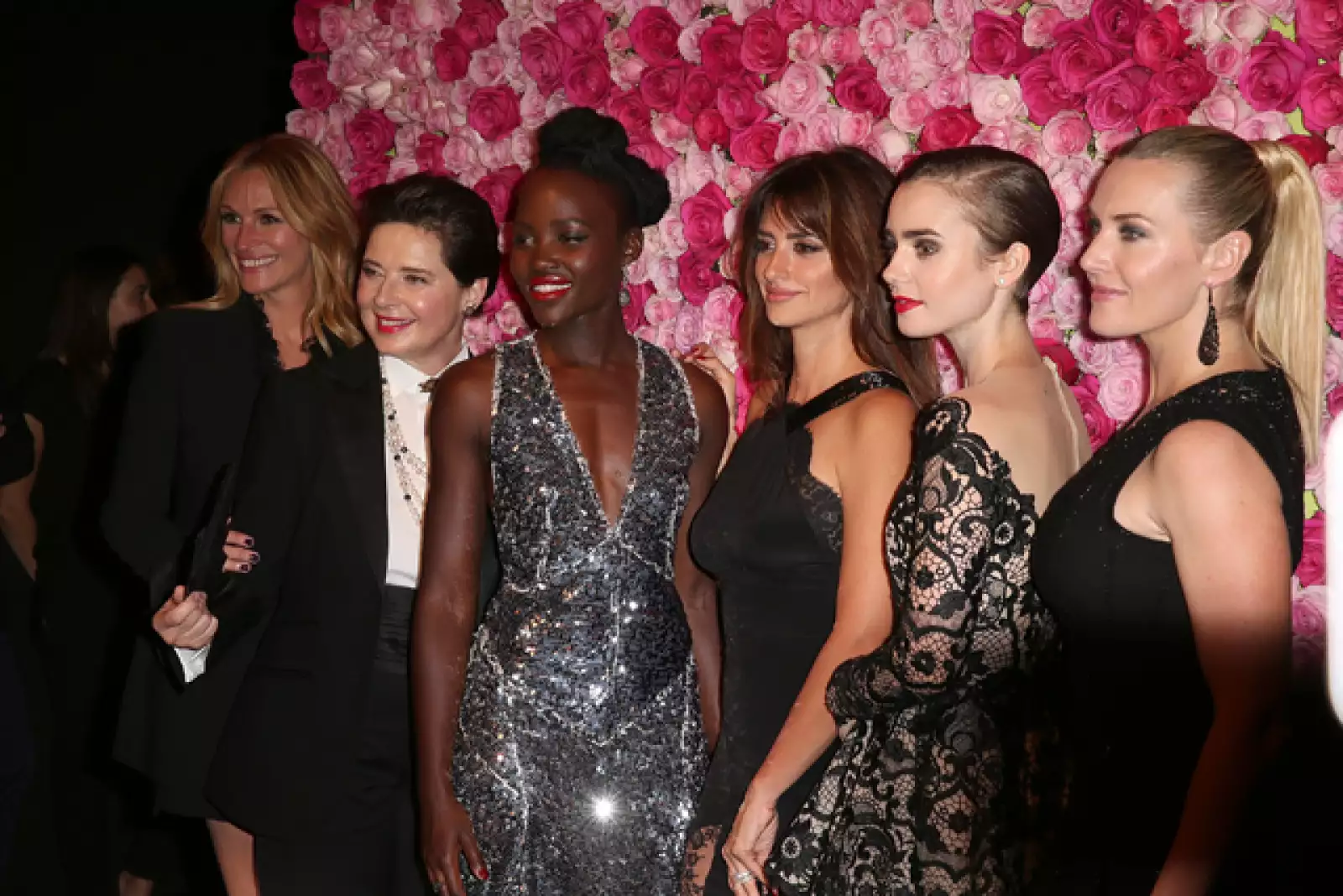 Julia Roberts, Isabella Rossellini, Lupita Nyong´o, , Penélope Cruz, Lily Collins y Kate Winslet encabezaron el evento como embajadoras de una conocida marca de belleza.
