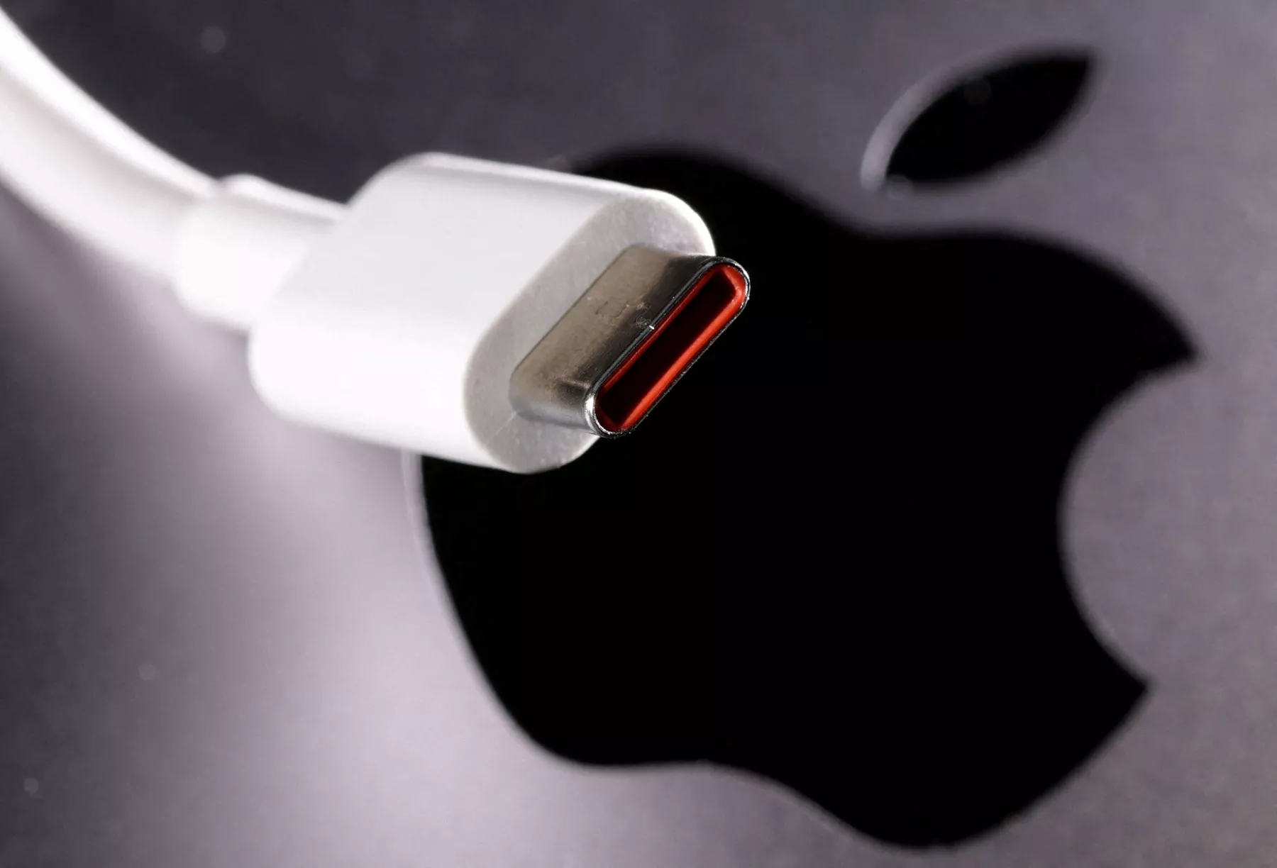 El mito del cable USB-C universal