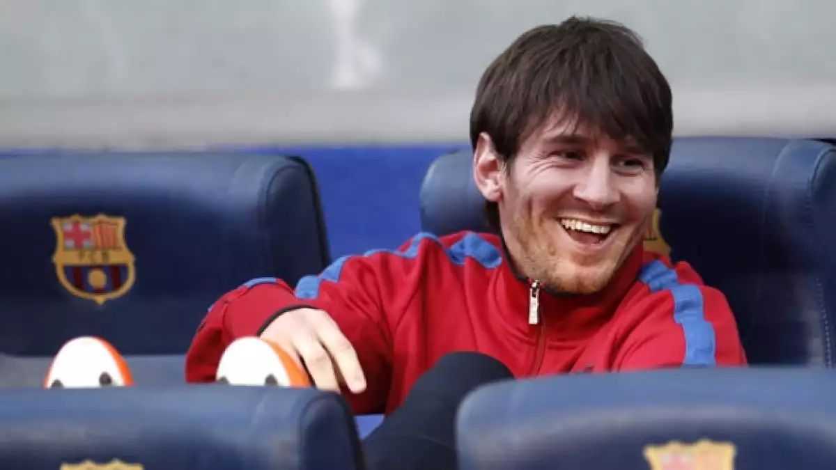 Messi sonríe durante un entrenamiento del Barcelona