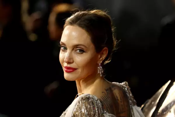 Angelina Jolie lanzará una línea de ropa