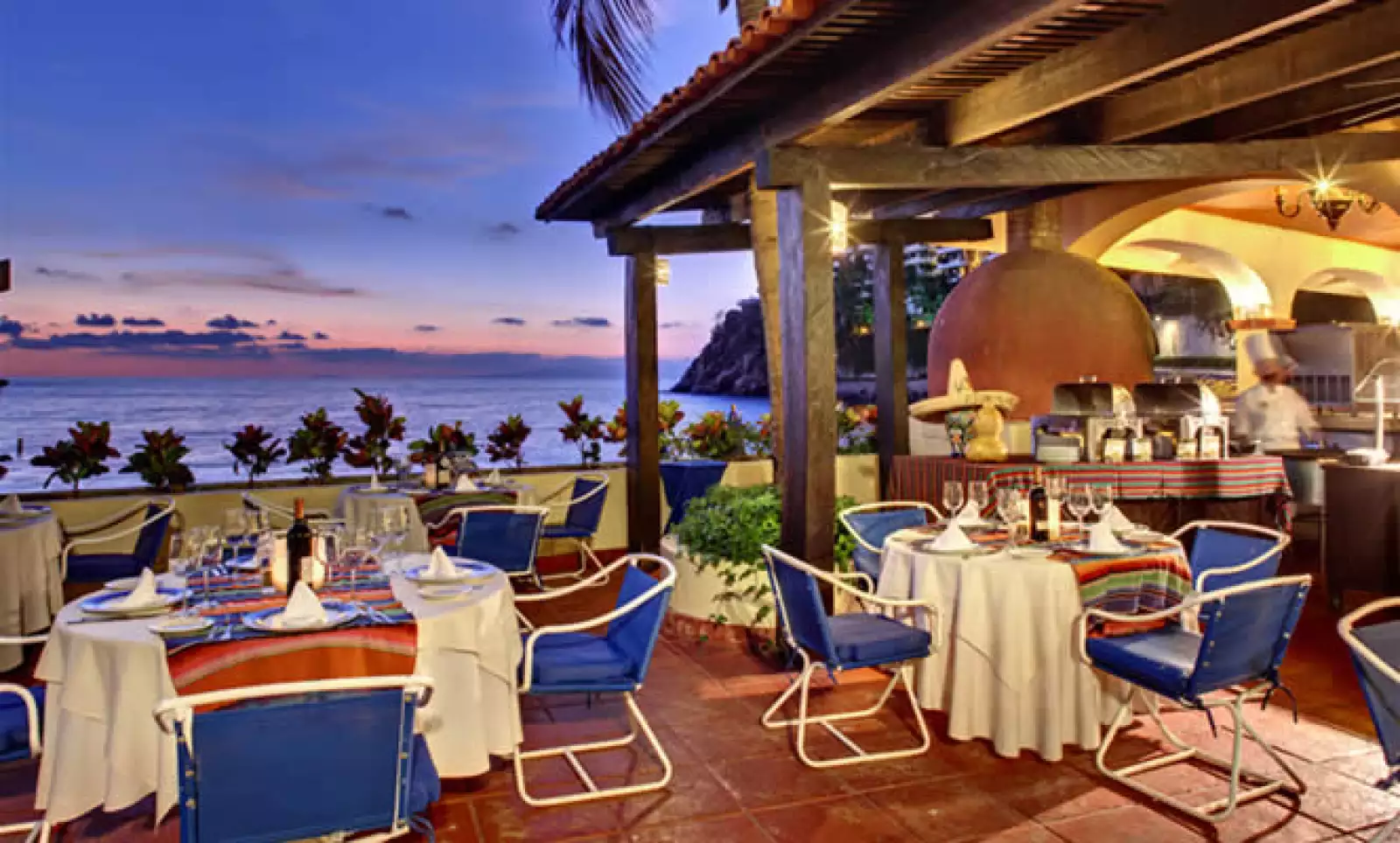 Dentro de este proceso de rennovación, se creó un nuevo restaurante italiano llamado Capri, el cual sirve platillos especiales y a la carta.