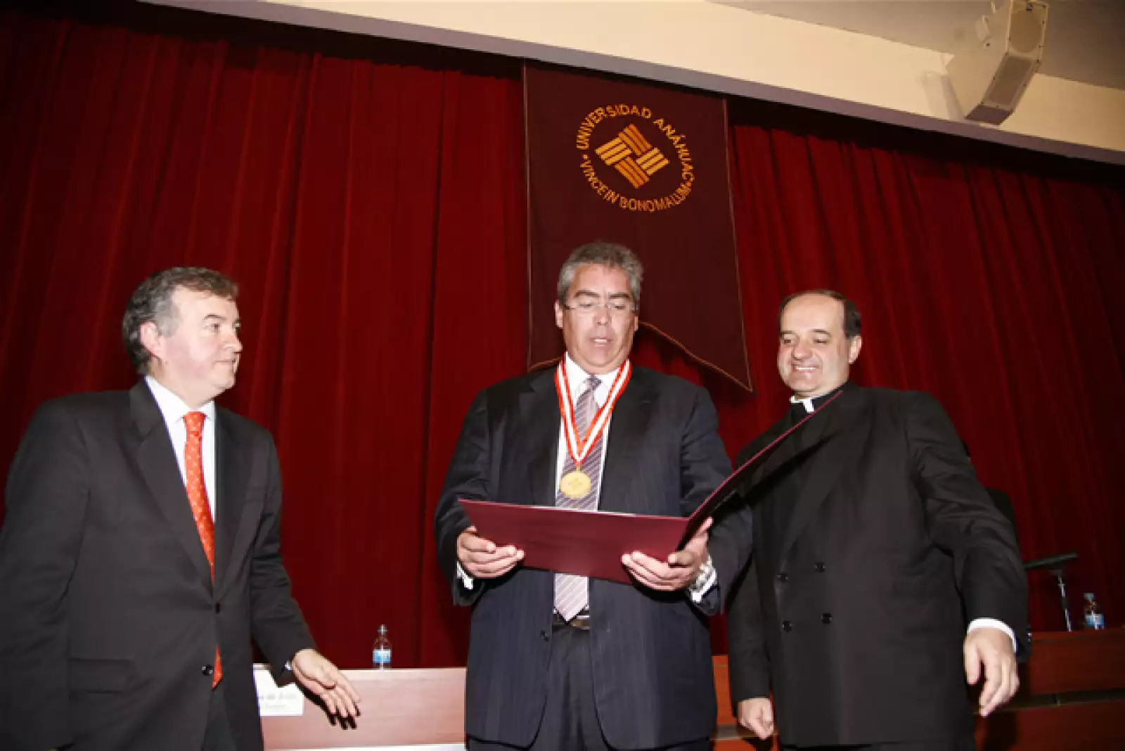 Medalla Anáhuac  a José Antonio Alonso