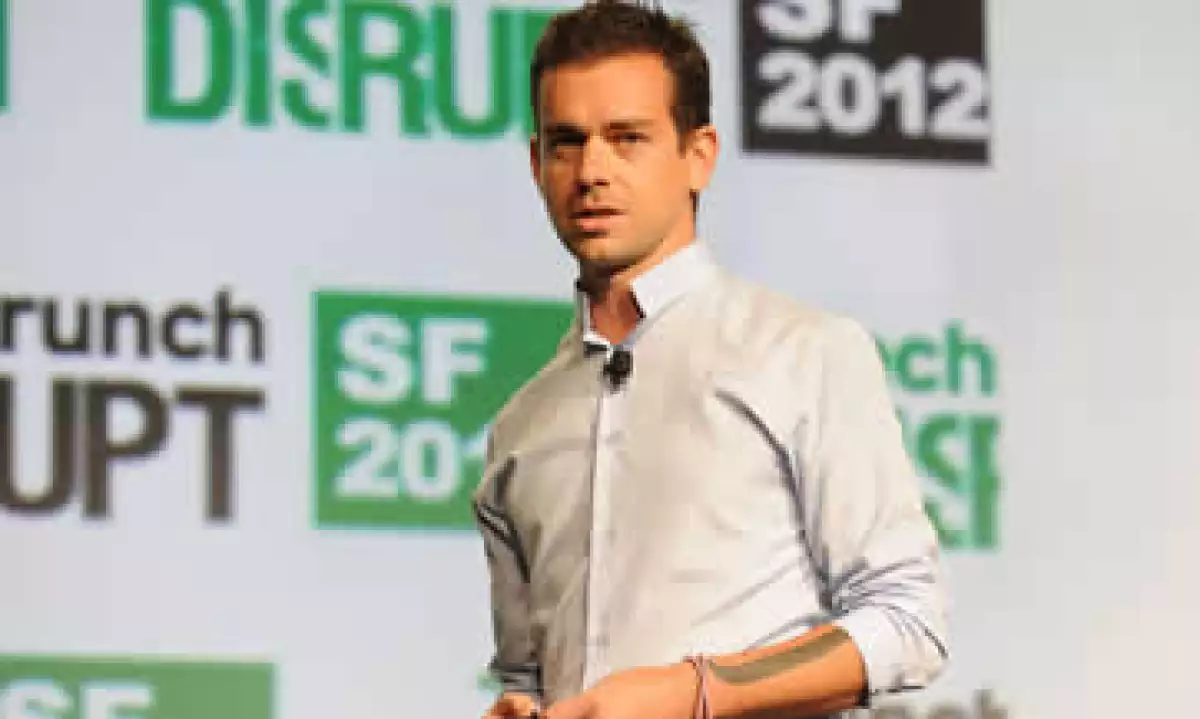 Jack Dorsey tiene 37 años y aunque ya no usa el pelo azul, sigue siendo un punk. (Foto: AFP)