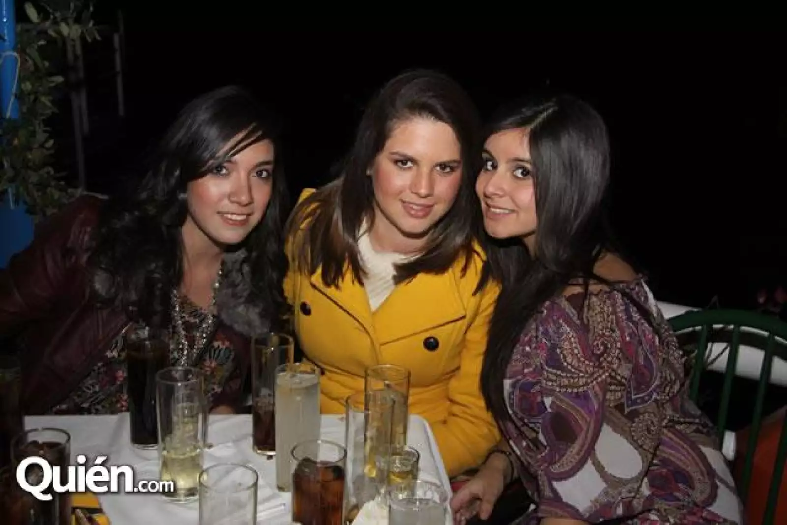 Ivonne Lavin,Cecilia Romo,Samara Flores