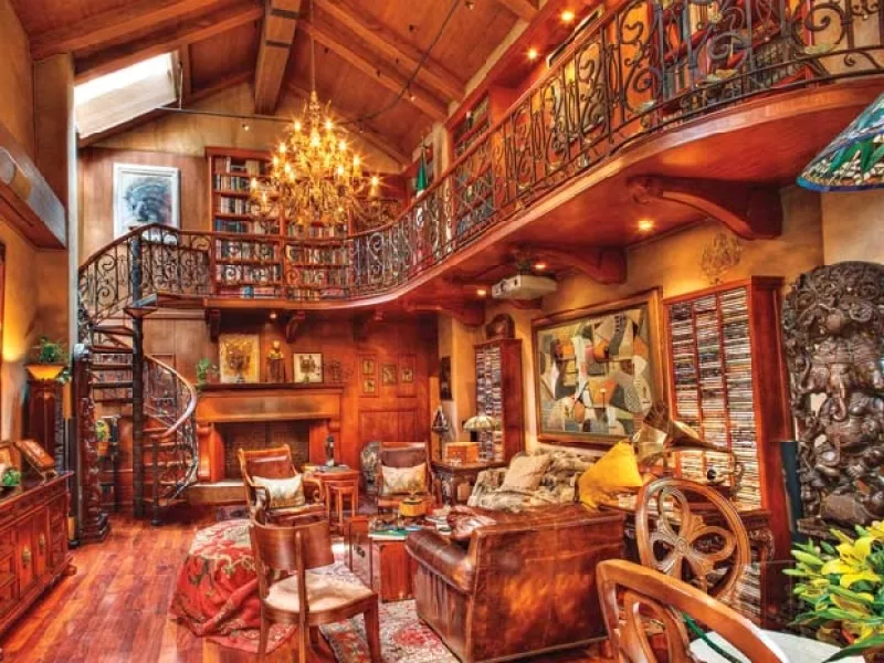 La polémica ex funcionaria pública nos recibió en su casa de Vistahermosa, en la ciudad de México, donde habitan con ella varios animales y un fantasma, según cuenta.