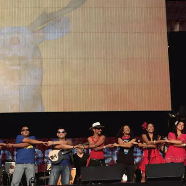 El AHO colectivo organizó el festival de este sábado. El grupo, liderado por Rubén Albarrán, está conformado por Venado Azul, Poncho Figueroa (Santa Sabina), Roco Pachukote (ex Maldita Vecindad y Sonidero Meztizo), Lengualerta, Héctor Guerra (Pachamama Cr