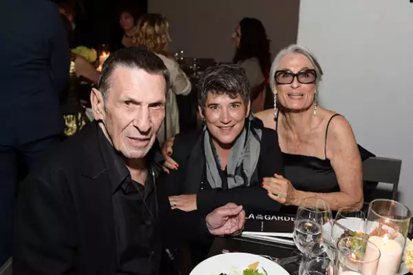 Esta fue unas de las últimas apariciones públicas de Leonard Nimoy. Aparece con su esposa Susan Bay, en la extrema derecha.