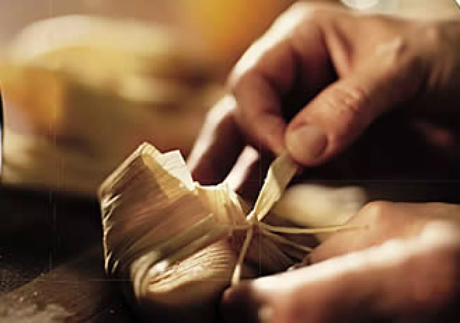 También hay discusión sobre el origen del rico tamal de dulce con pasitas: ¿de dónde salió el color rosa? (Foto: Marc Fauche)
