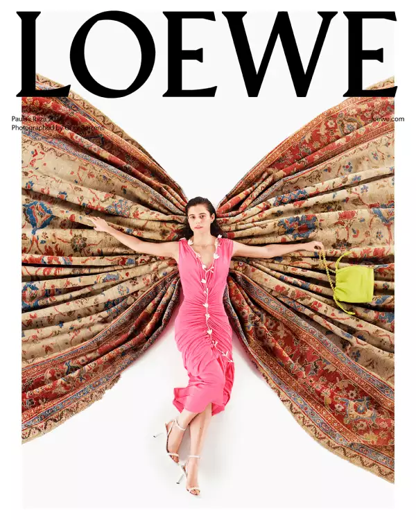 Young Miko en la nueva campaña de Loewe Paula's Ibiza